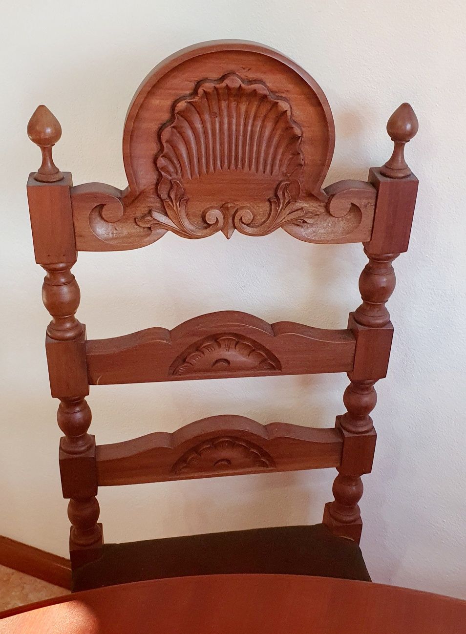 Mesa de madeira maciça