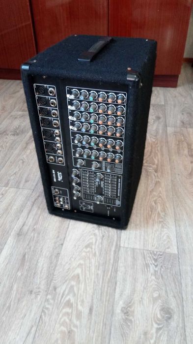 Активний мікшерний пульт SoundKing AE 101EE.