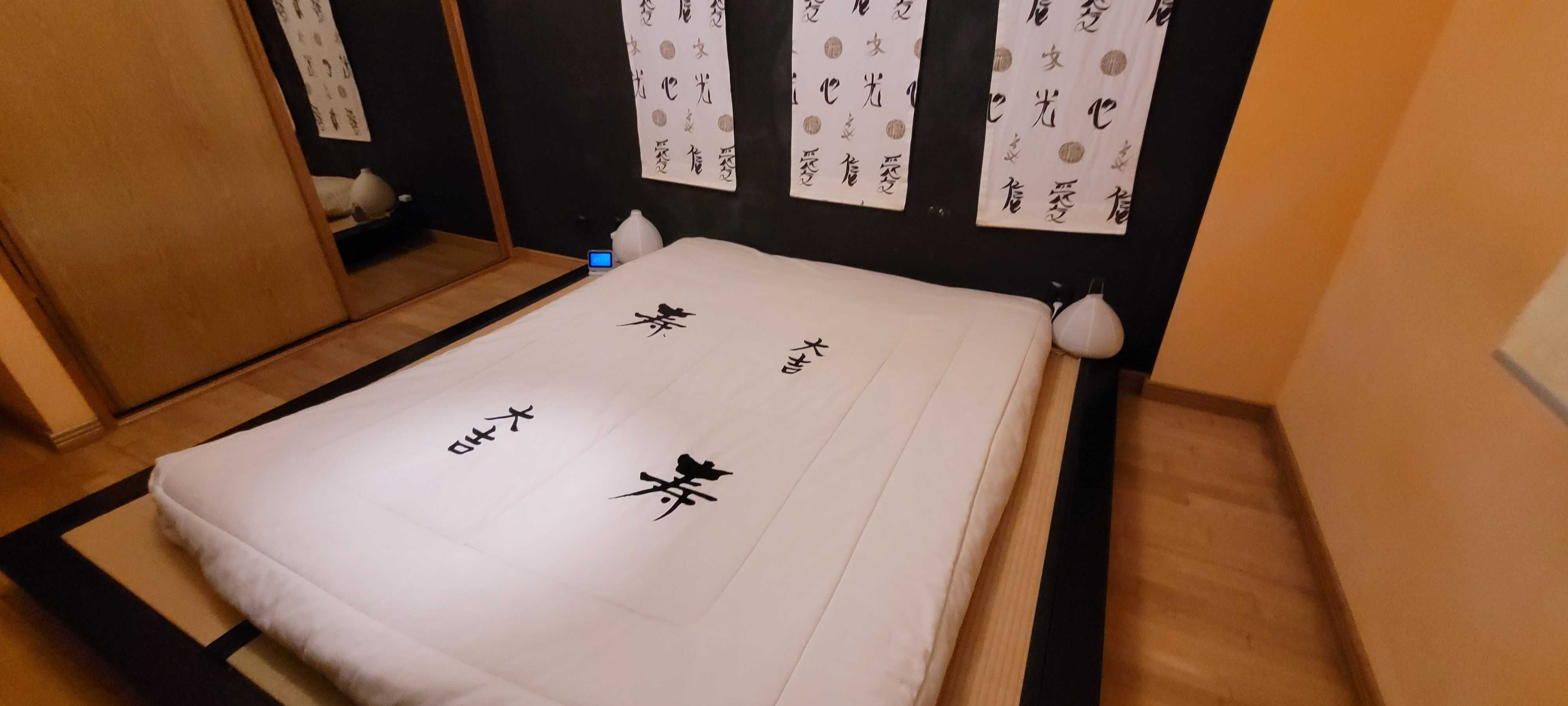 Cama com base em tatami e madeira Wenge