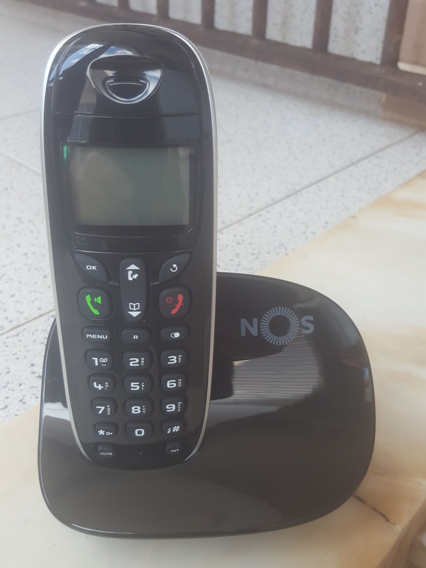 Telefone  móvel  para  ligar  á  rede  novo  ainda  na caixa
