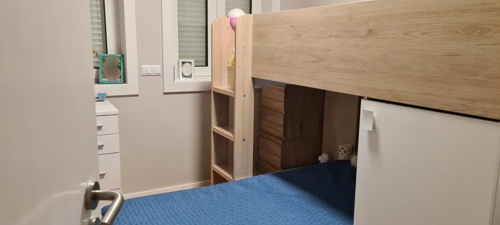 Beliche de 2 camas com arrumação