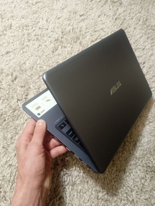 Ноутбук Asus новий 2023рік/ssd/4озу/батарея 6-10 годVivobook/14 дюймів