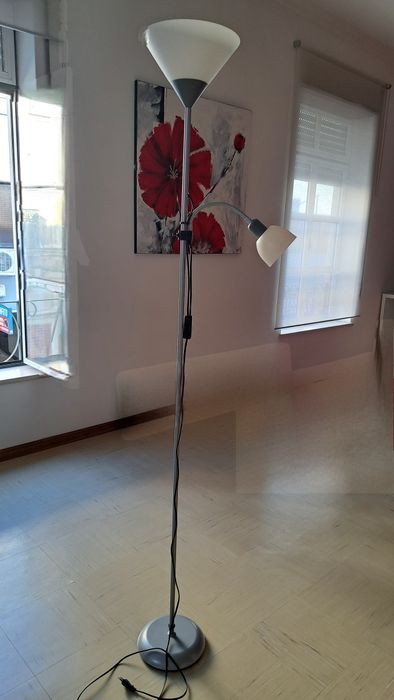 Candeeiro alto de sala