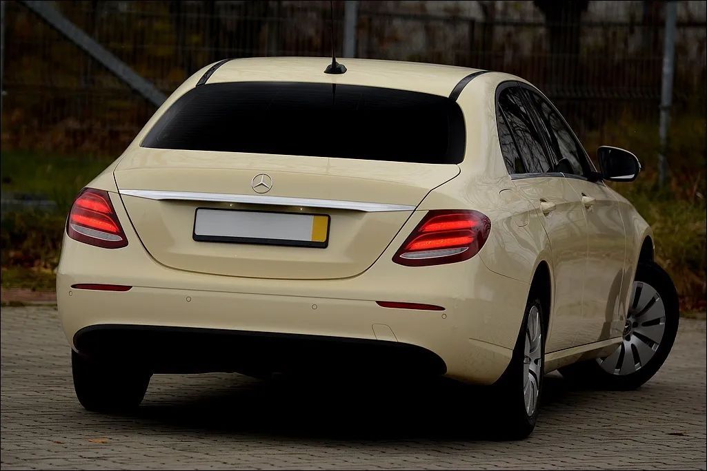 Mercedes-Benz Klasa E W213 * E 200d 150KM * MANUFAKTUR * TAXI * z Niemiec *