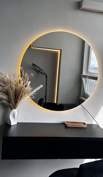 Продам столик навесной , зеркало , тележка для мастера