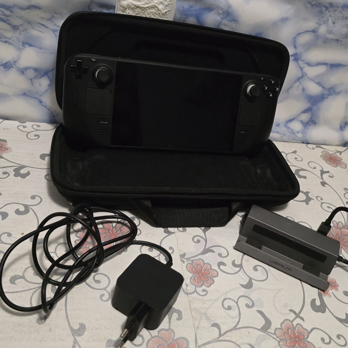 Steam Deck LCD 256GB - Impecável! C/ Dock e Cartão SD 512GB