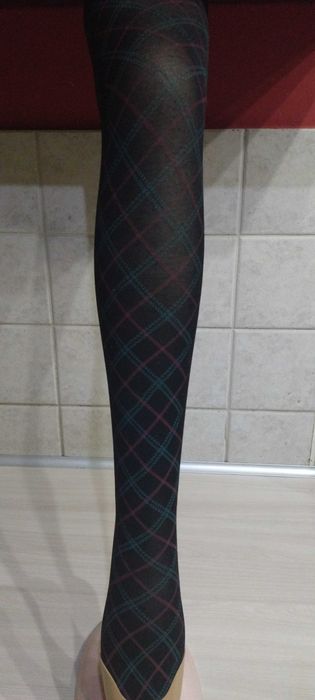 Rajstopy we wzory na czarnym tle - Companys - Fashion.