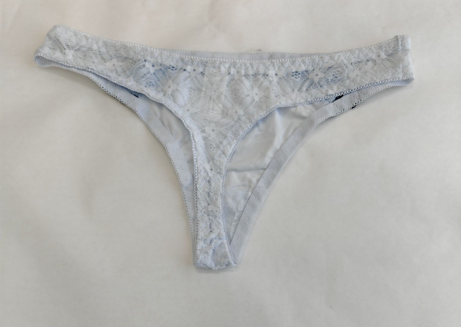 Stringi damskie.