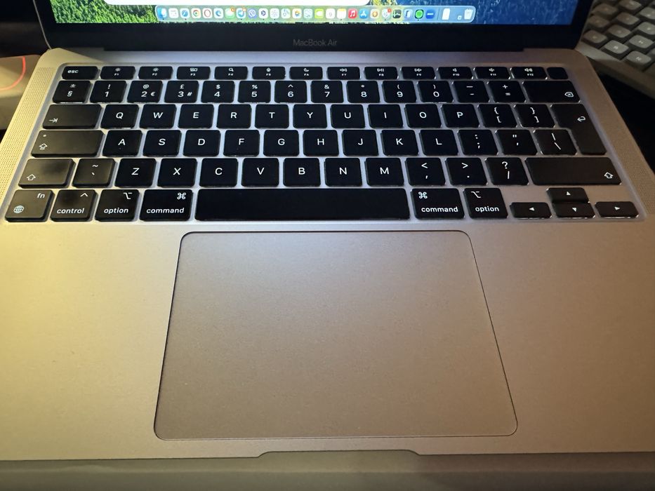 Macbook air m1 2020 8/256