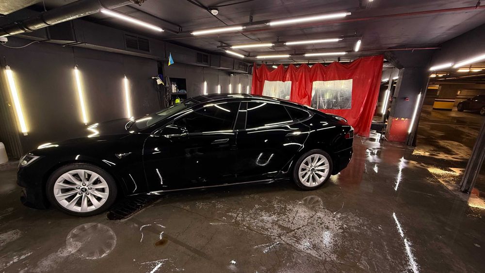 Tesla model s 90d dual motor Rest