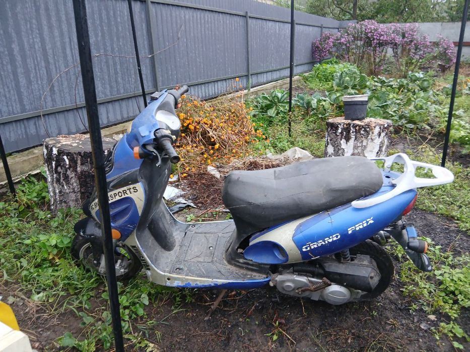 Мопед на фото назви не знаю