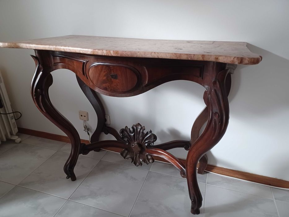 Consola antiga recuperada.