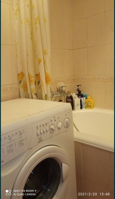 Вітальня 18м^2+лодж дівчині 10хв пішки метро, безпека, турбота,затишок