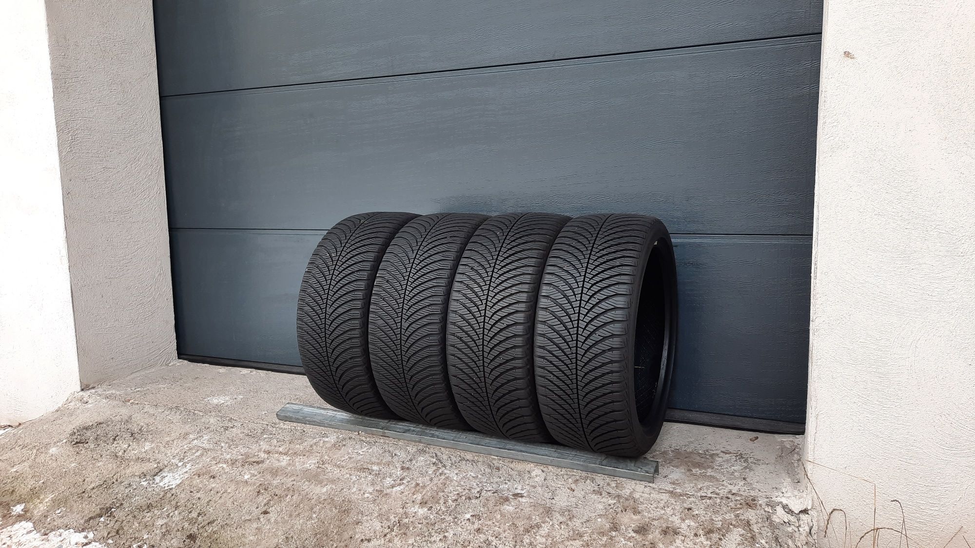 Goodyear 225/40 R18 Vector 4Seasons 7.7 mm wielosezonowe całoroczne