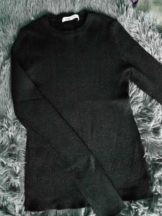 Czarny sweterek damski