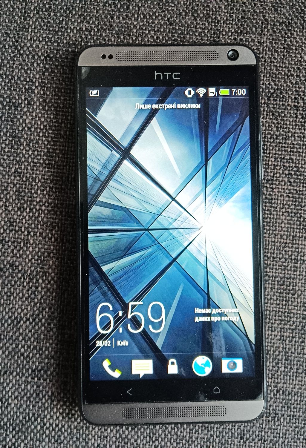 Мобильный телефон HTC Desire 700