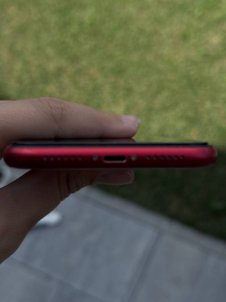 Продам iPhone XR Red