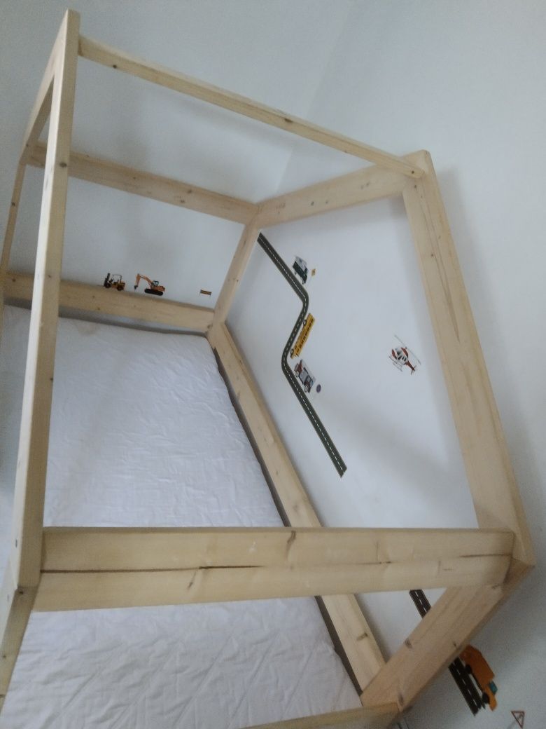 Łóżko domek 160 x 80  +materace /2szt