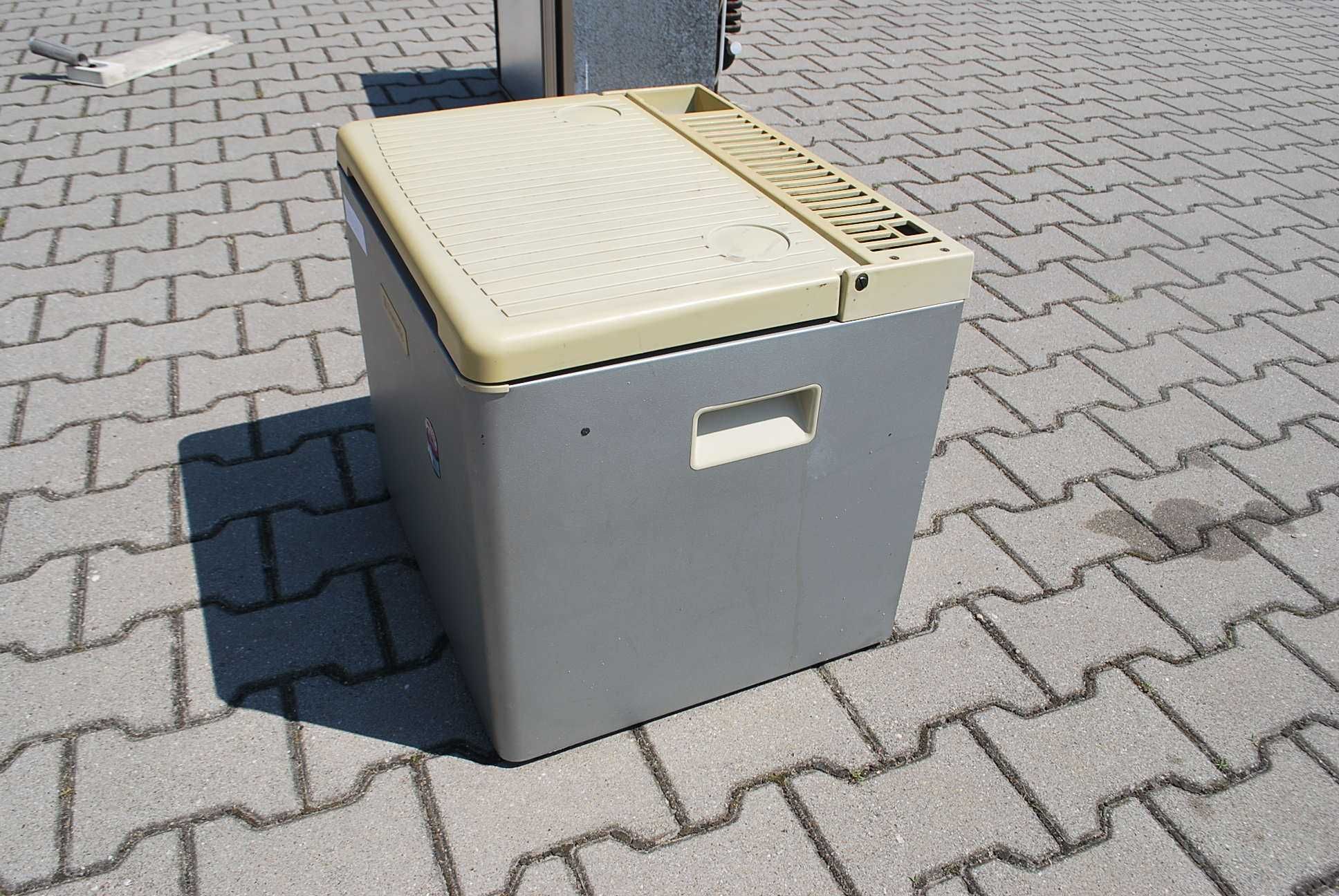 Lodówka DOMETIC RC1600EE 24V, 220V, do kempingu/kampera
