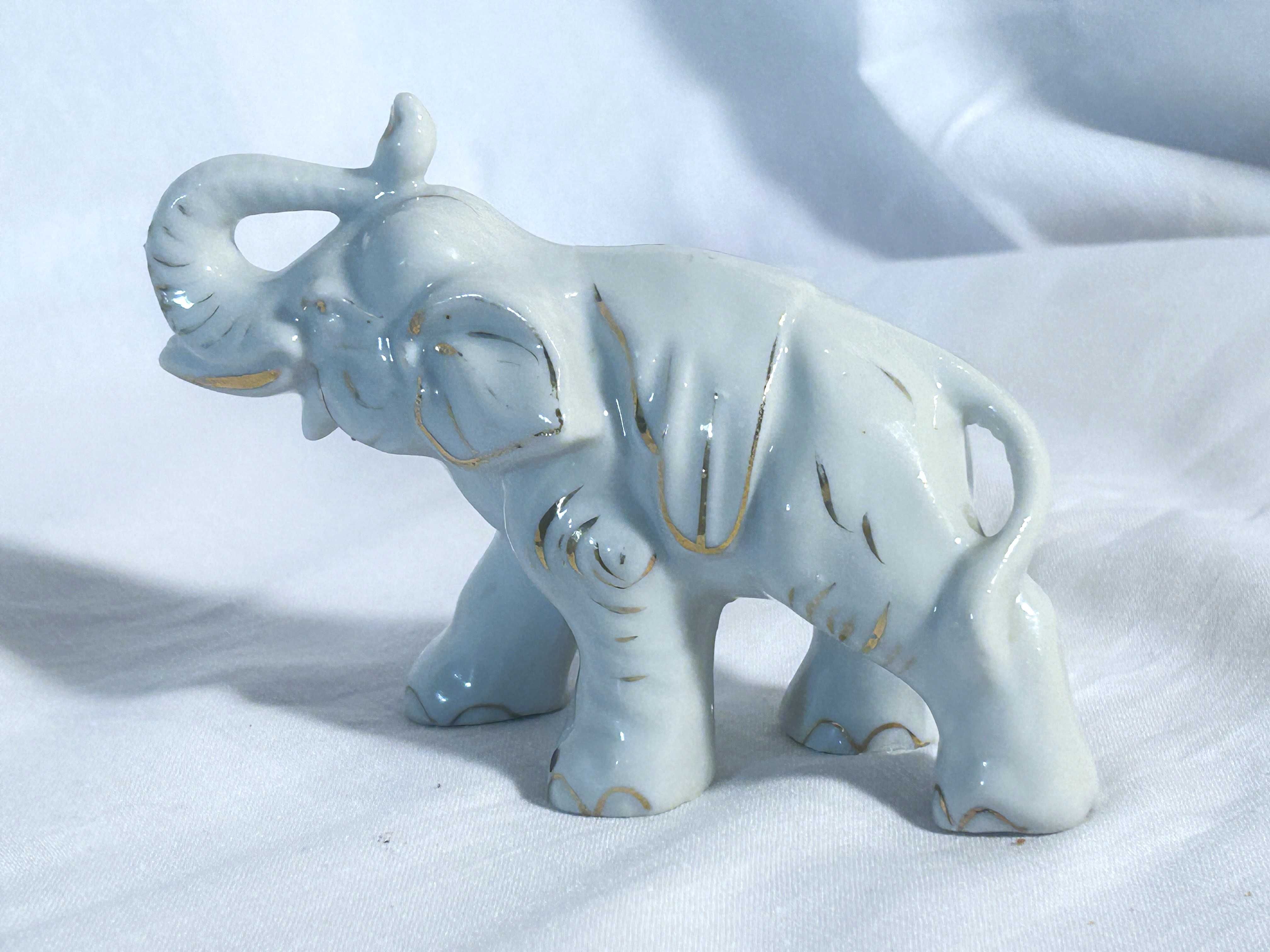 Figurka słoń, biała porcelana, japońska, szkliwiona kolekcjonerska