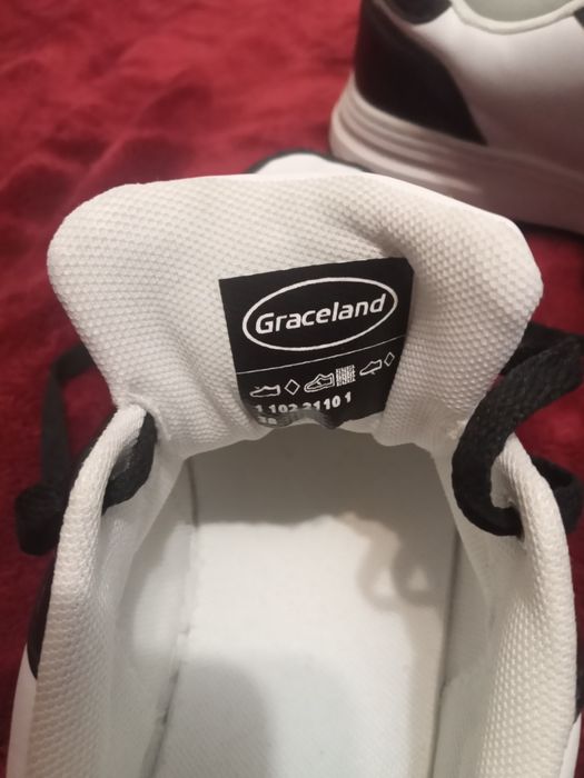 Кросiвки (кеди)  Graceland