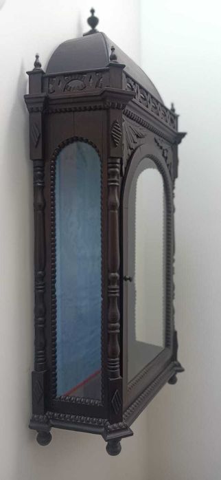 Oratório antigo em madeira