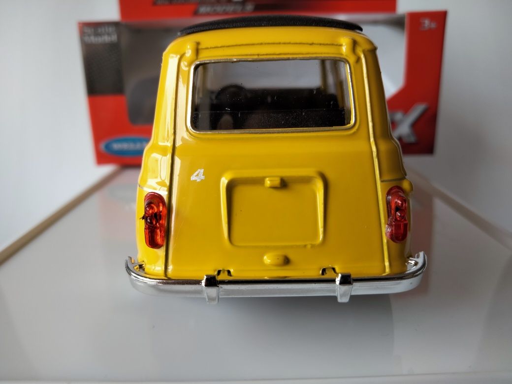 1/36 Renault 4 L "Teto de Lona" (1965)