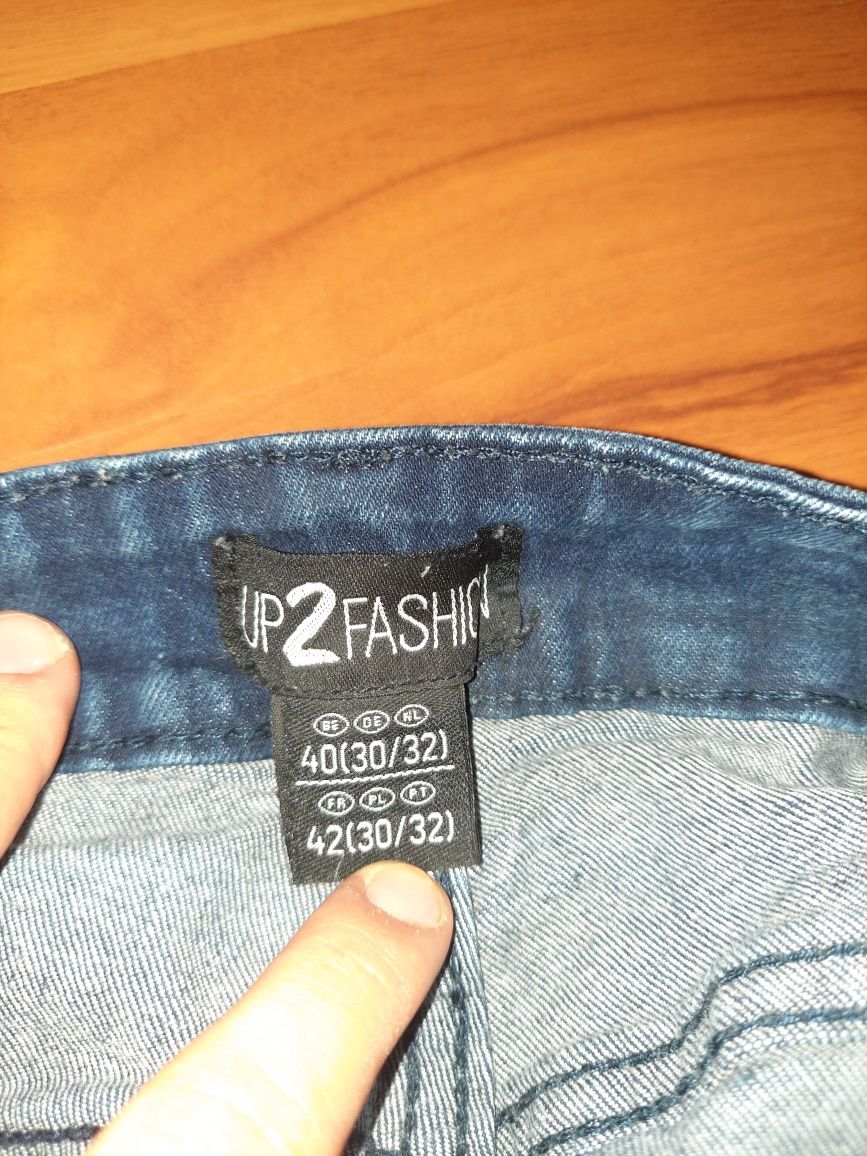 Ciemnoniebieskie spodnie - UP2FASHION- rozmiar 42 z ozdobami po bokach