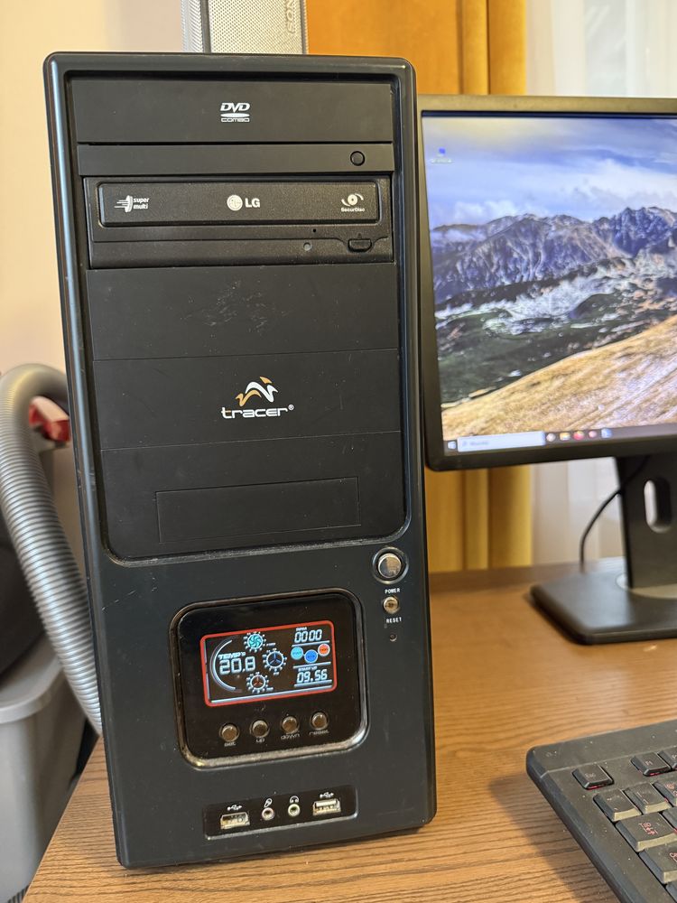 Komputer PC stacjonarny/monitor