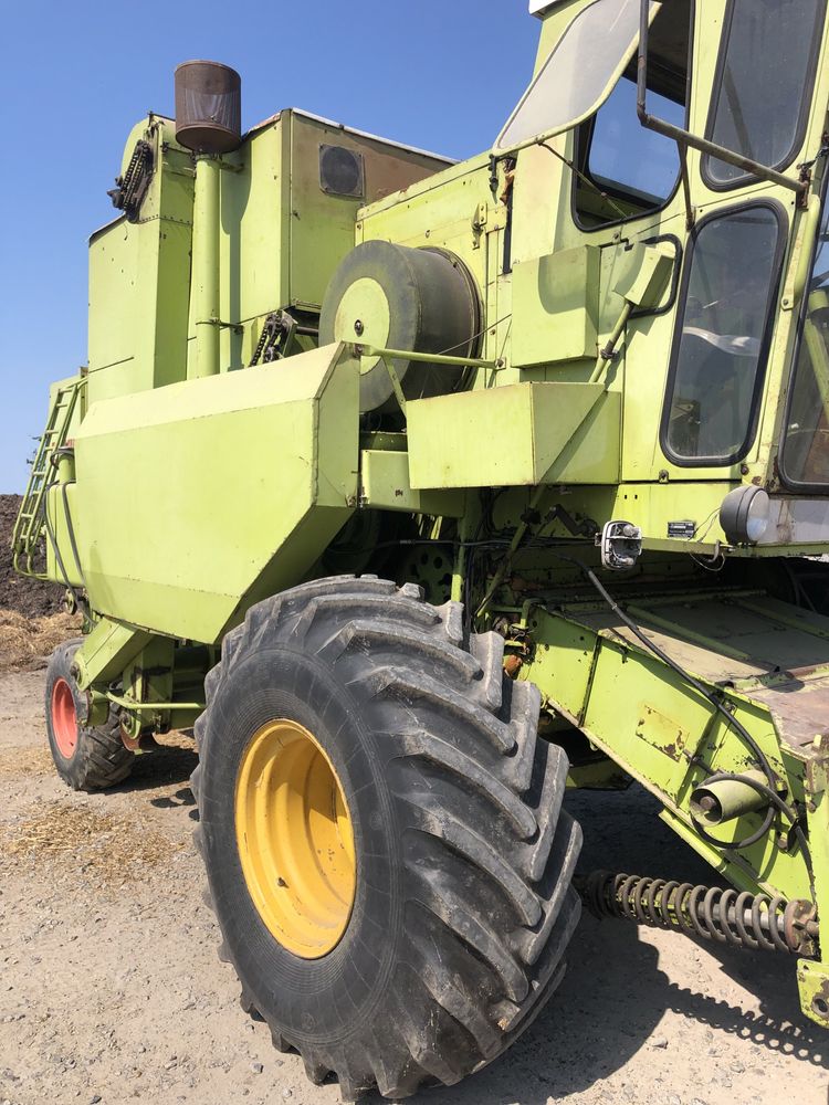 Claas Dominator 85