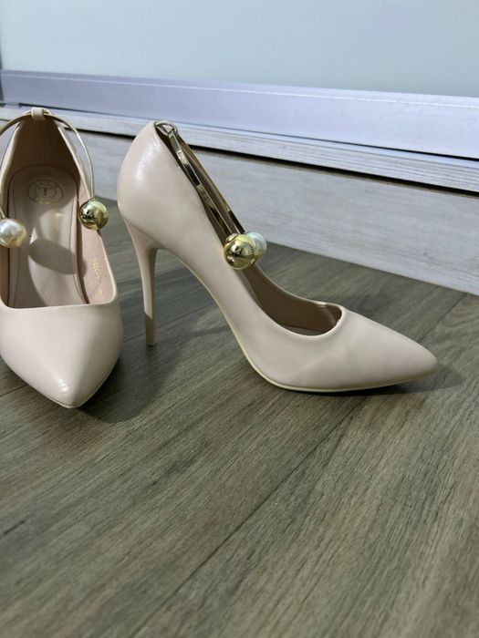 Туфлі шкіряні бежеві