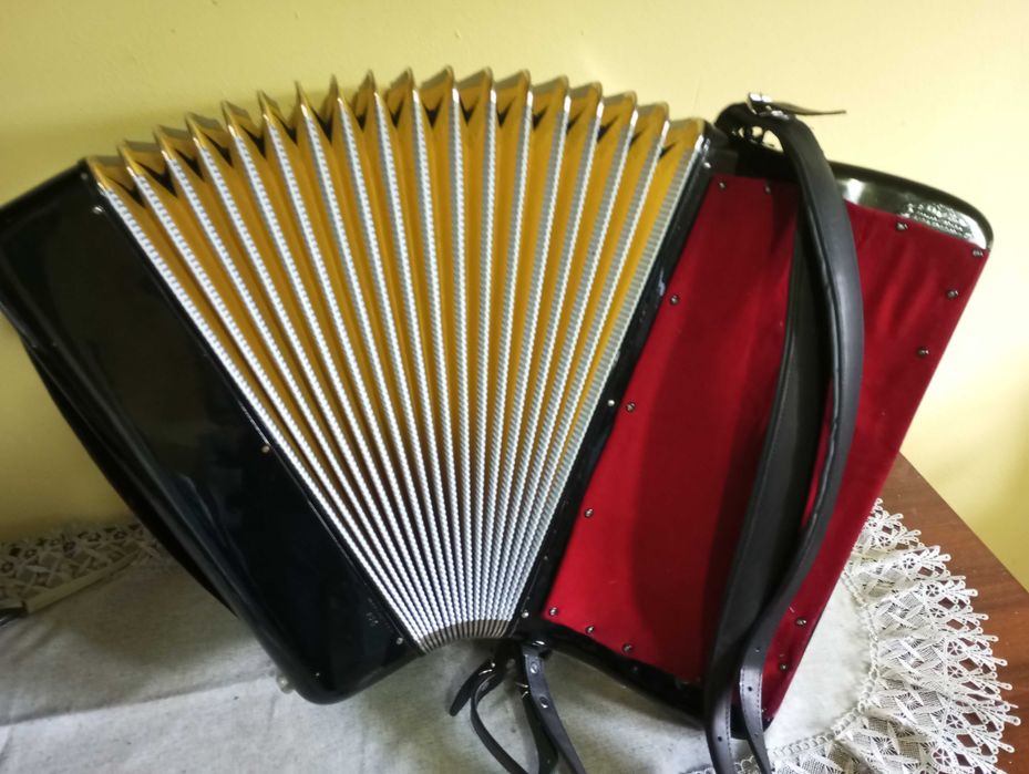 akordeon  harmonia trzyrzedowa 120bas 3ch.