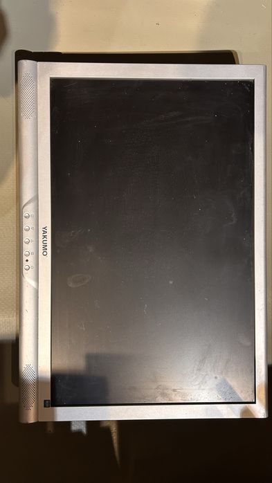 Monitor Yakumo 22” WJT – Bom estado
