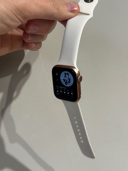 Apple Watch SE 40mm Gold