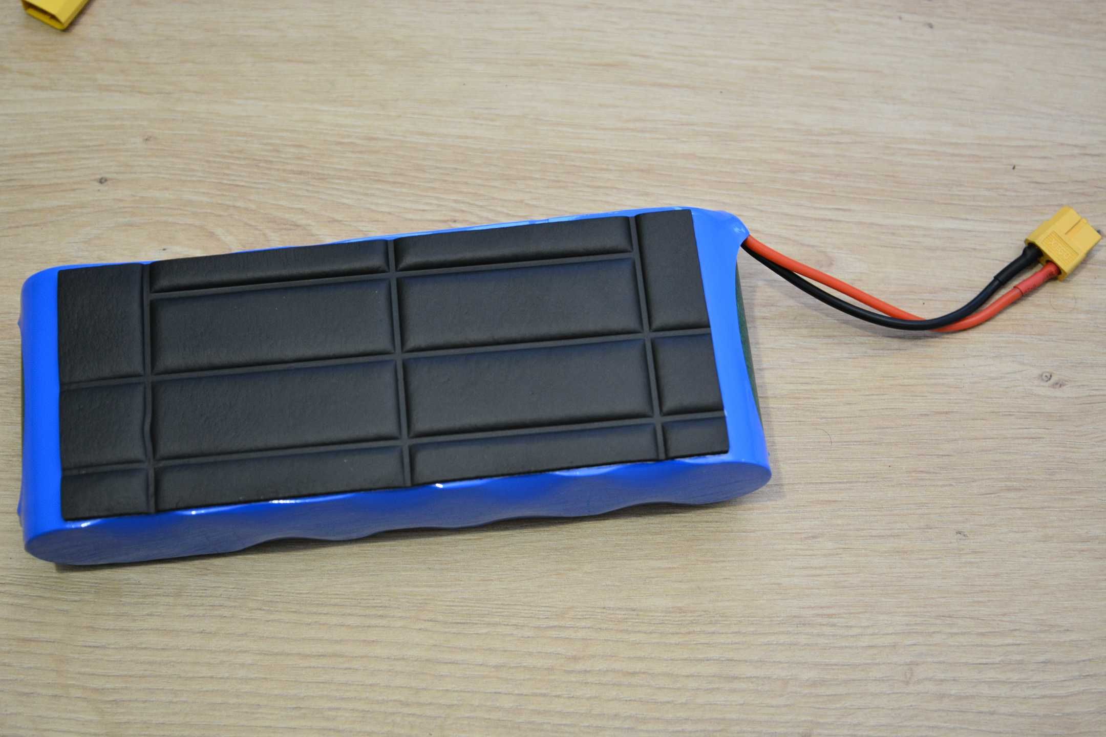 Lampa Solarna z Czujnikiem Ruchu Uliczna 40W Akumulator  9,6v 12000mAh