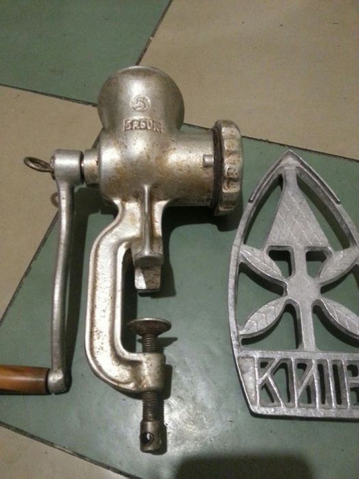 Мясорубка "Кировоград"и подставка под утюг!