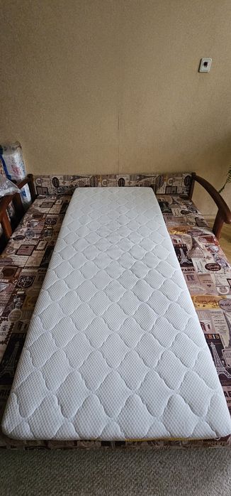 Продам матрас на диван(топер)