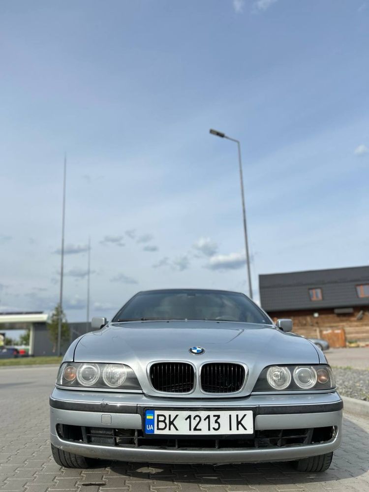 Продаю bmw 523