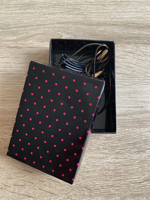 Czarny złoty regulowany naszyjnik ze skórzanymi elementami