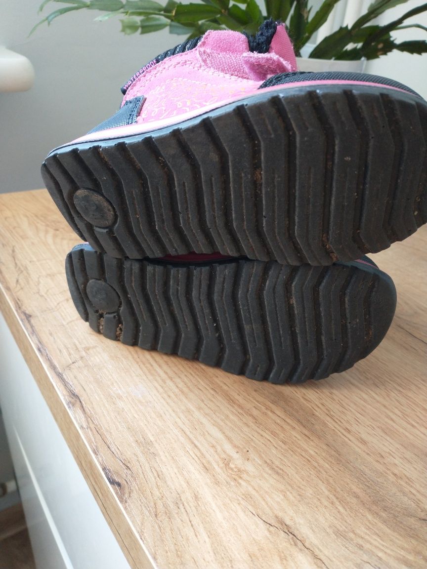 Zimowe buty dziecięce r.24 twisty