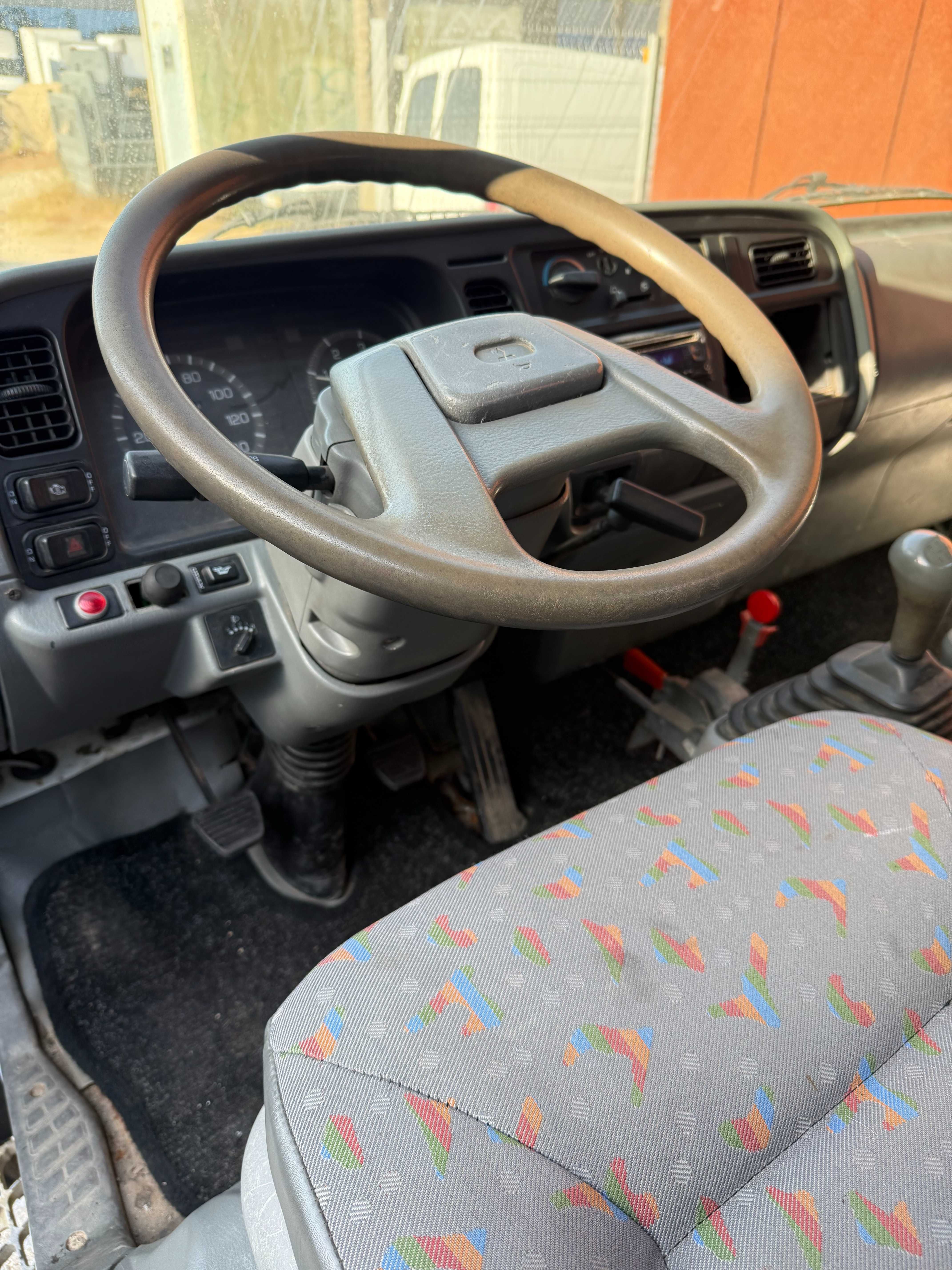 Mitsubishi Canter basculante com grua