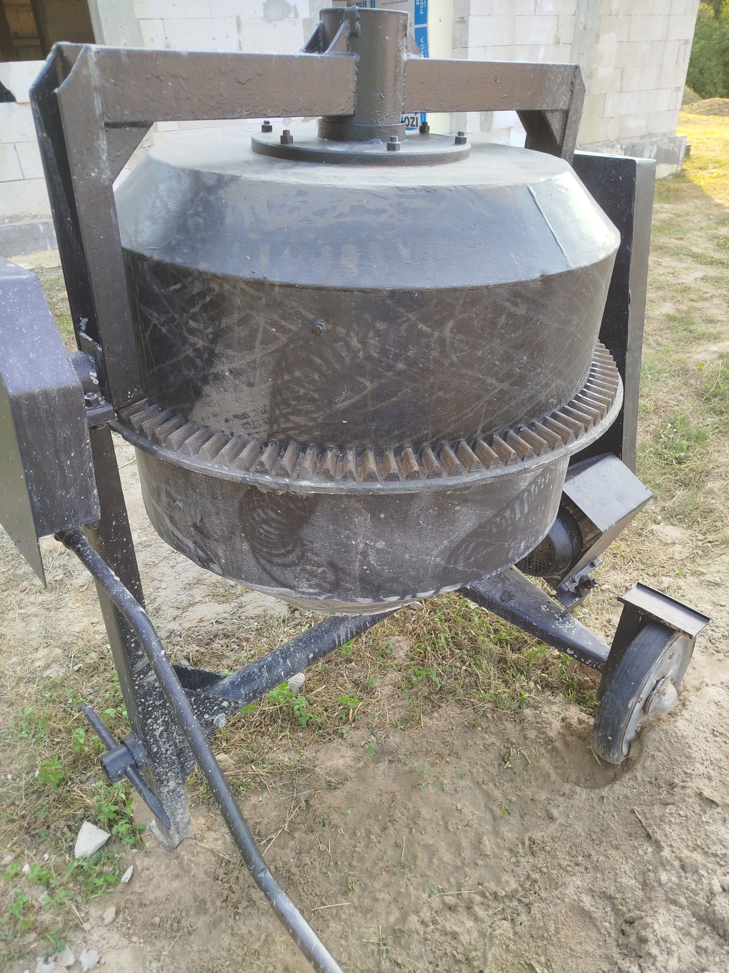 Betoniarka 250-300l, siła.