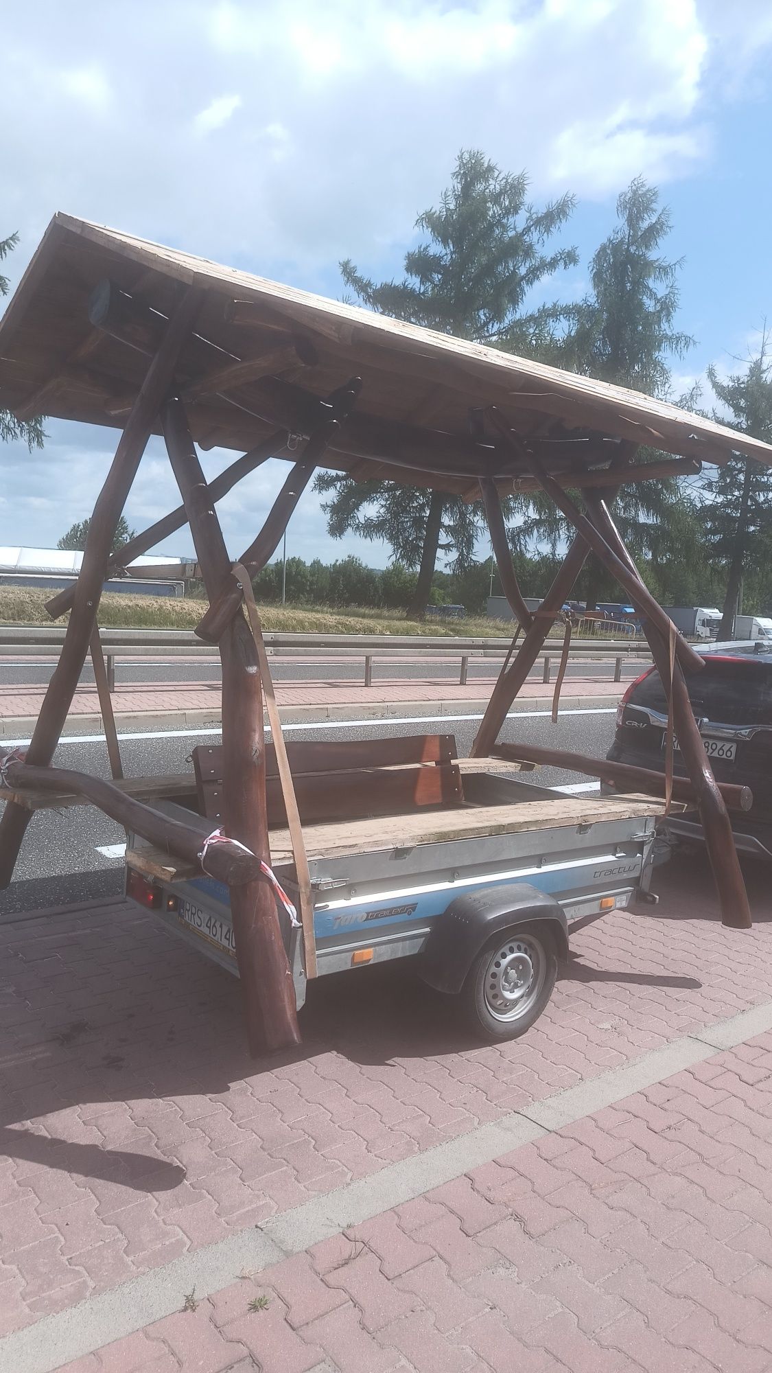 Huśtawka ogrodowa z dachem