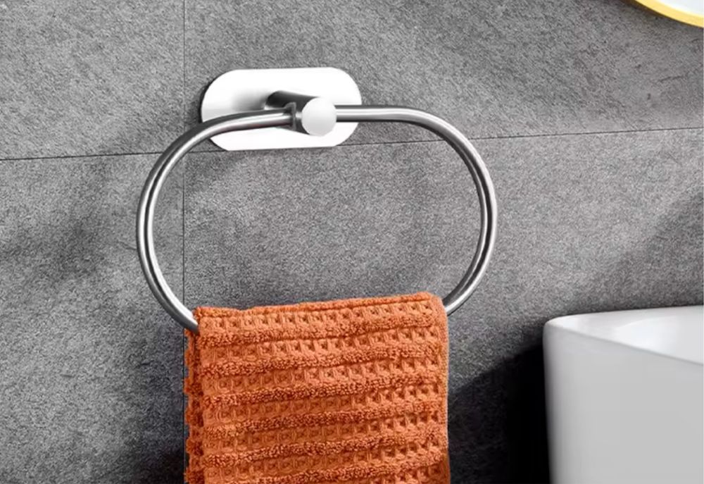 Srebrny uchwyt wieszak na ręczniki do łazienki lub kuchni 180°