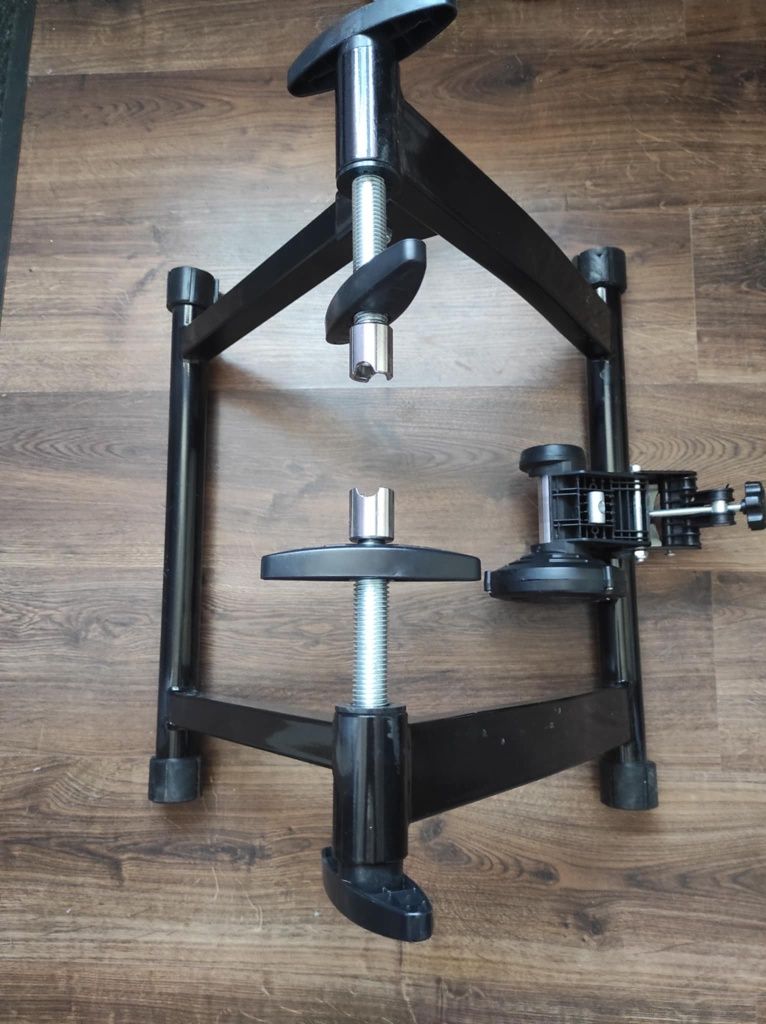 Trenażer rowerowy bez oporu magnetycznego