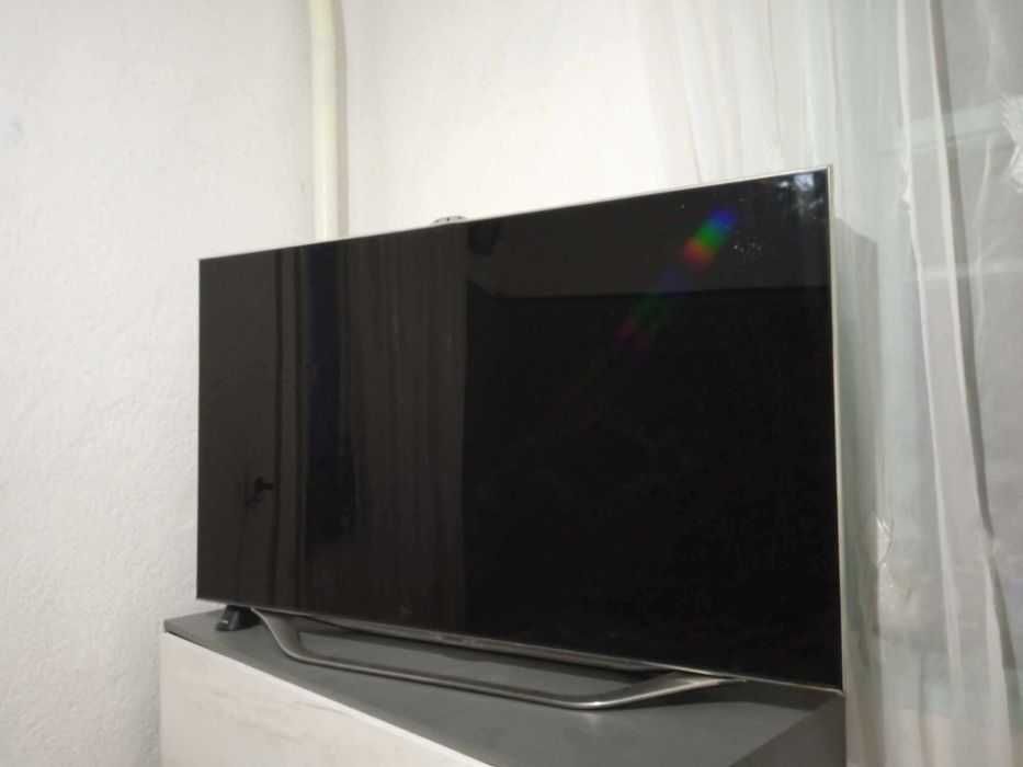Телевізор Samsung UE-55ES8007 55