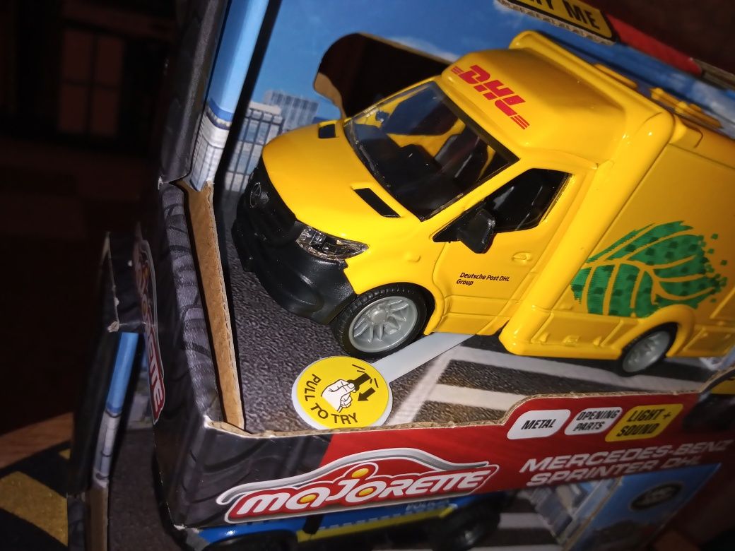 Model Majorette Mercedes Benz DHL Światła i dźwięk Nowość