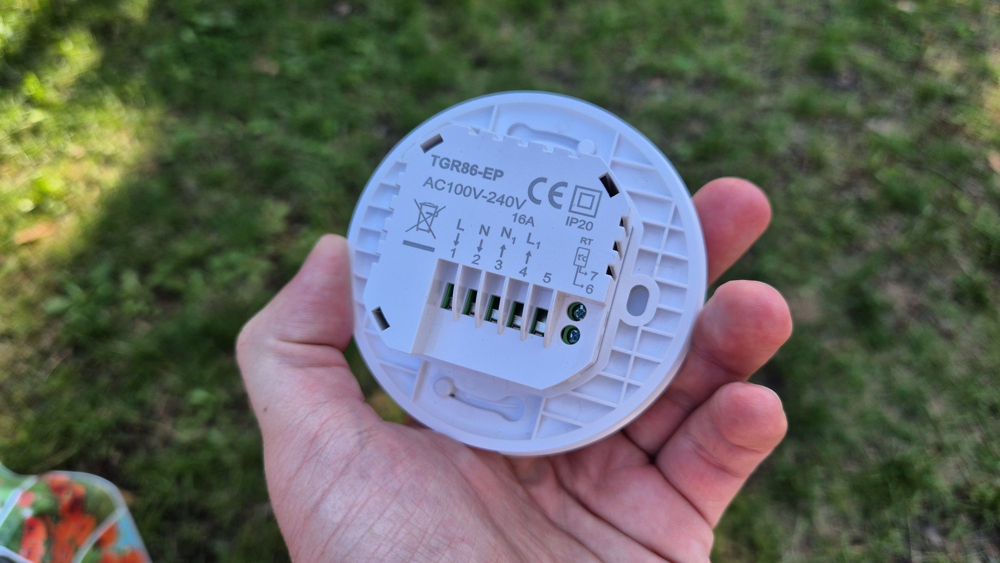 Termostat WiFi elektroniczny do pokoju z czujnikiem do ogrzewania BEOK