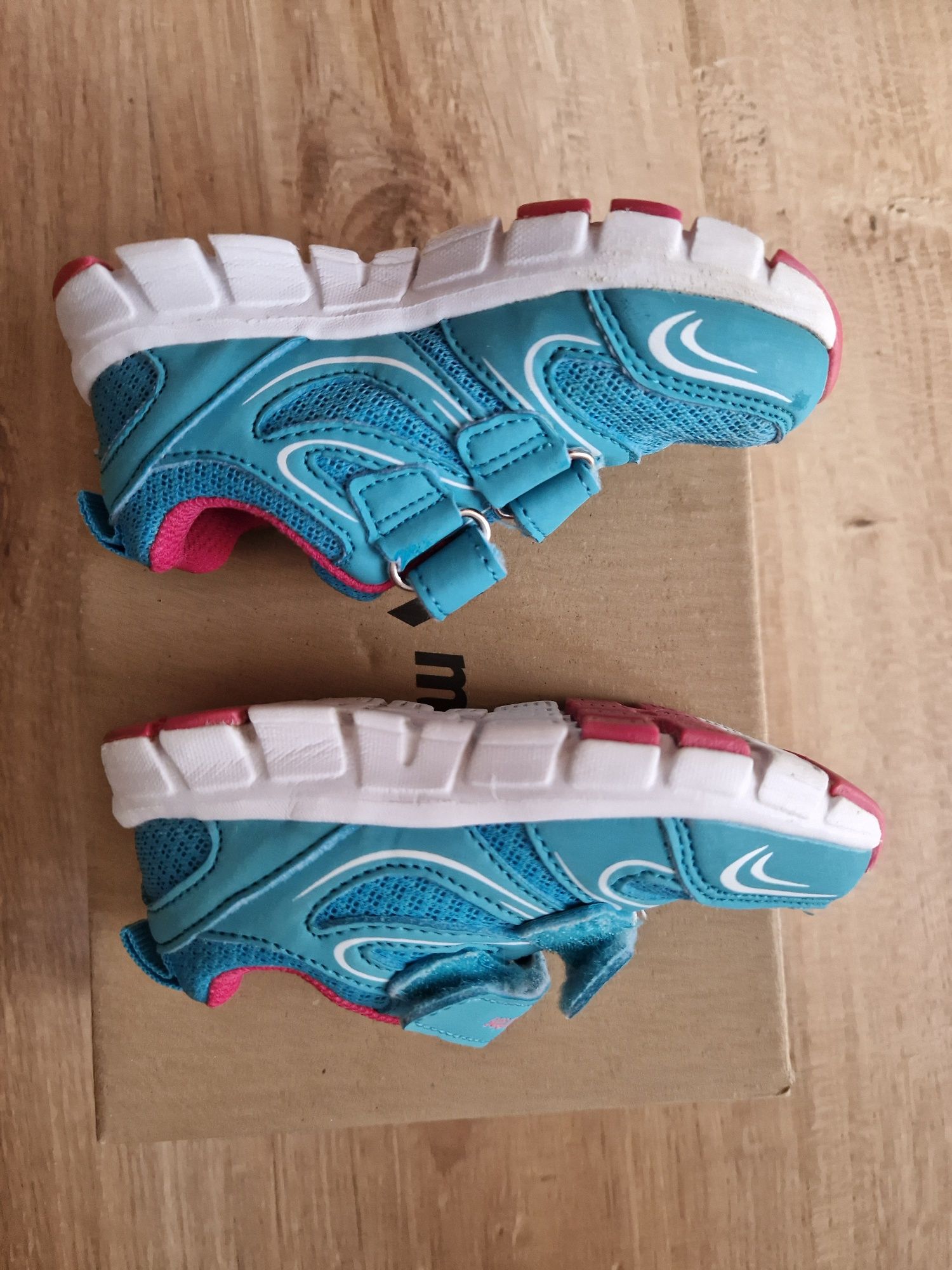 Dziecięce buty sportowe rozmiar 22