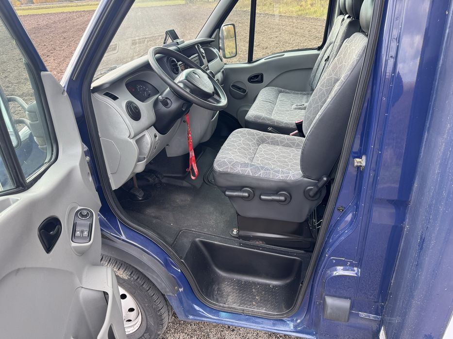 Renault Master 2.5 dCi 120KM Koniowóz do przewozu zwierząt Kontener